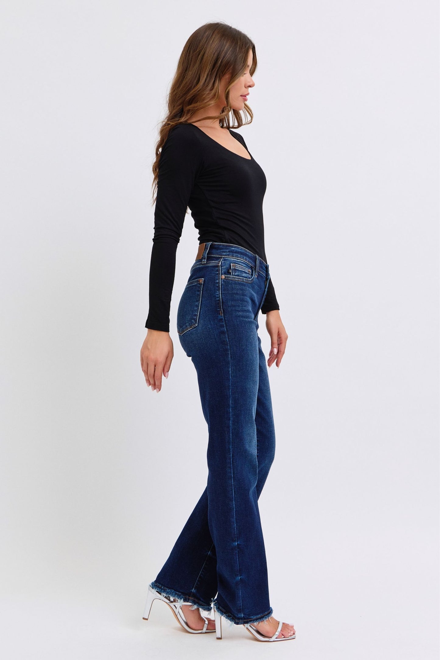 Judy Blue Raw Hem Straight Leg Jeans are a versatile and timeless addition to your wardrobe. The raw hem adds a touch of edge, while the straight leg style offers a flattering silhouette. Perfect for both casual and dressy looks, these jeans are a must-have for any fashion-forward individual. Right side view
