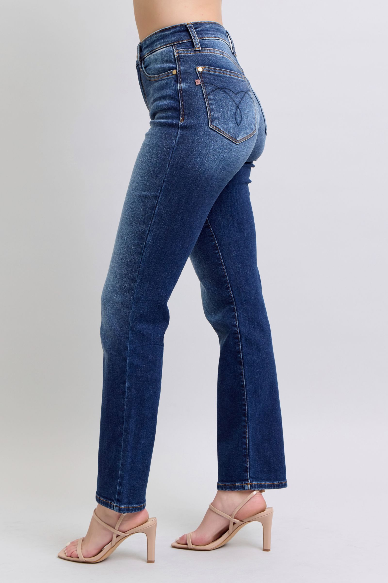 Judy Blue Washed Straight Leg Jeans with Pockets are a practical and fashionable choice for your everyday wardrobe. The washed finish gives them a laid-back and casual feel, while the straight leg cut offers a flattering silhouette. The addition of pockets adds functionality and convenience, making these jeans a perfect blend of style and practicality. Left side view