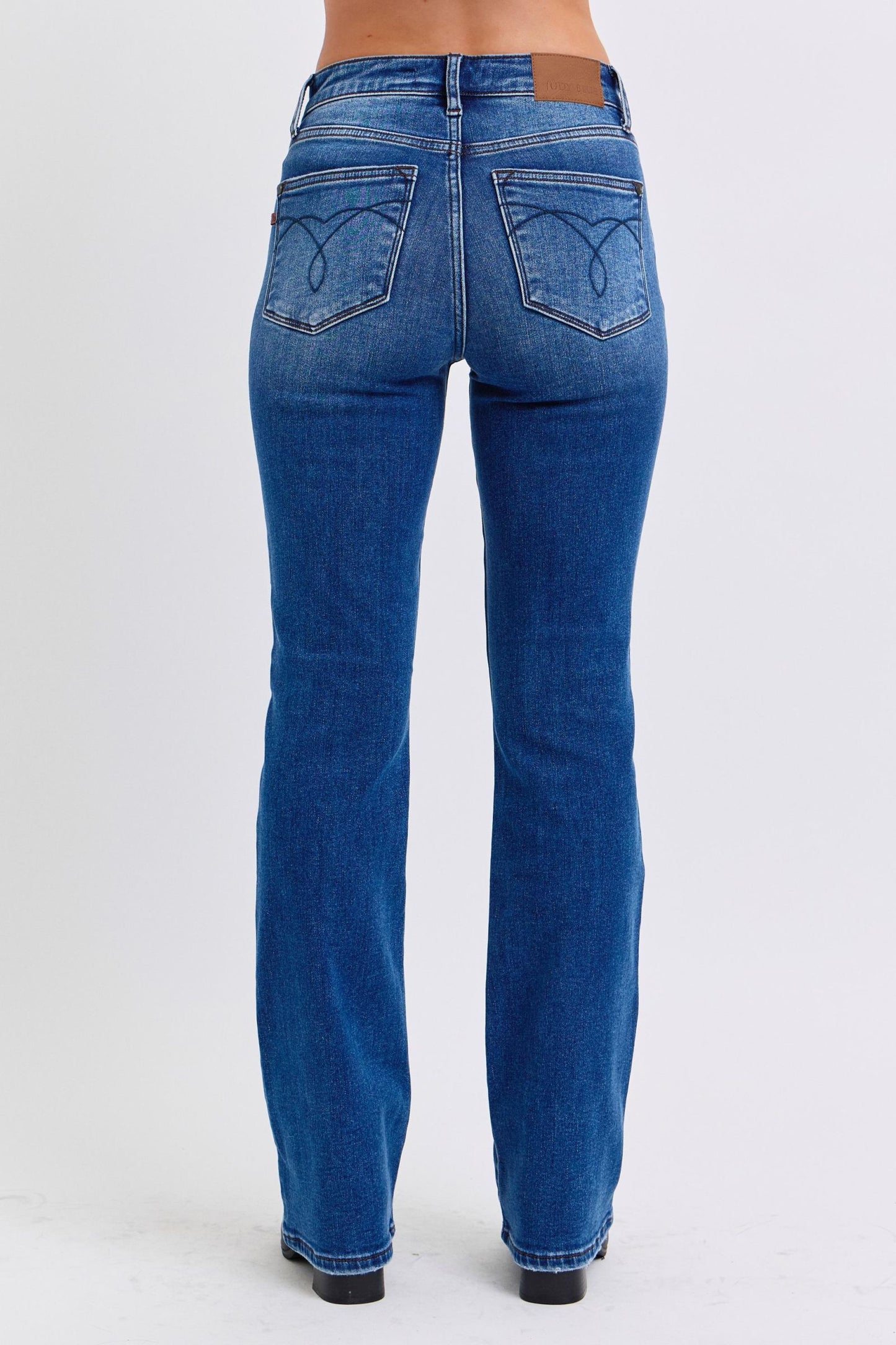 Judy Blue Mid-Rise Bootcut Jeans with thermal Lining. Featuring a mid-rise waist that offers a comfortable and flattering fit, these jeans accentuate the natural waistline. 
The bootcut silhouette flares slightly at the leg opening, creating a classic and elongating look. 
Designed with a thin thermal lining, these jeans provide lightweight warmth, making them perfect for cooler days. Back view