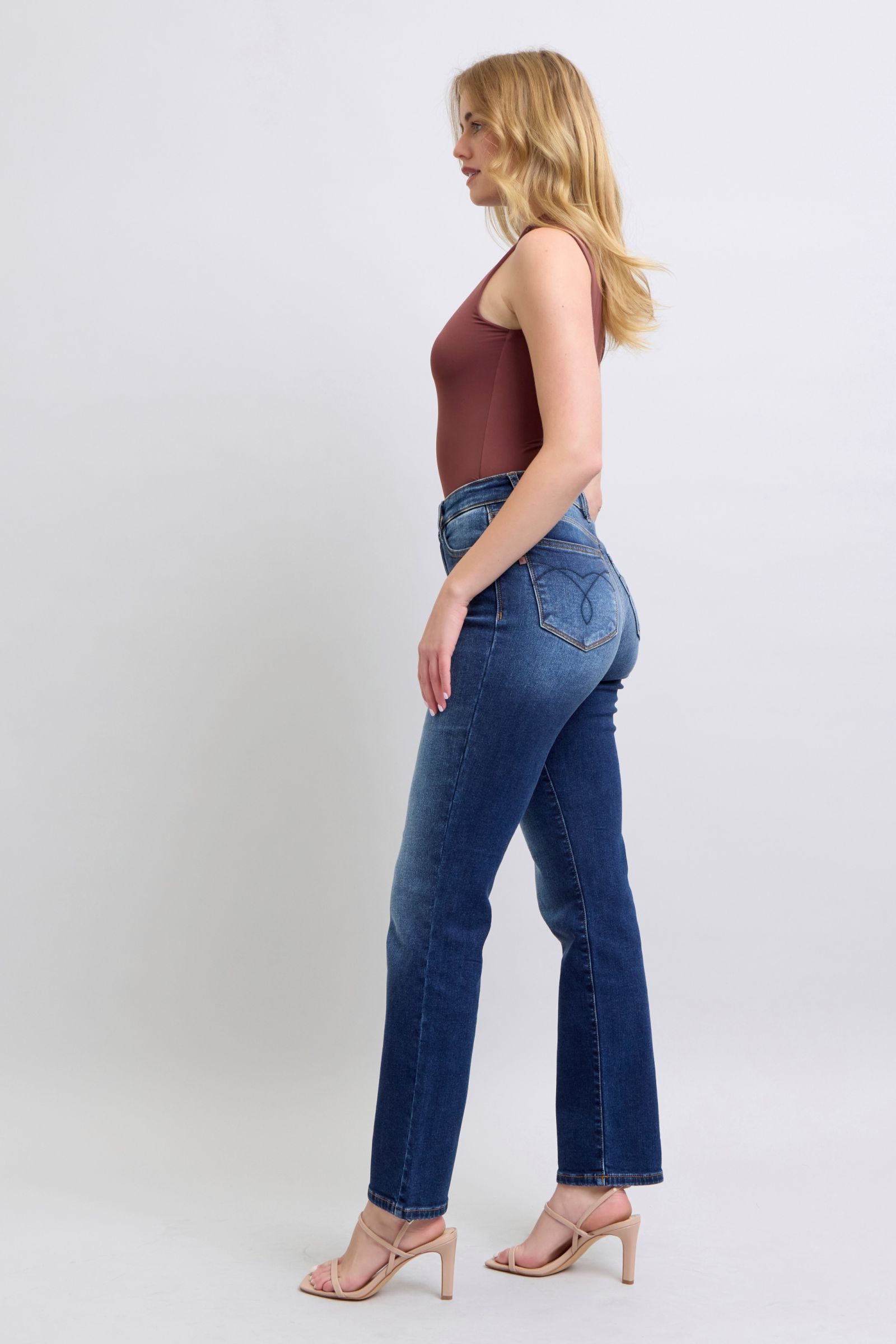 Judy Blue Washed Straight Leg Jeans with Pockets are a practical and fashionable choice for your everyday wardrobe. The washed finish gives them a laid-back and casual feel, while the straight leg cut offers a flattering silhouette. The addition of pockets adds functionality and convenience, making these jeans a perfect blend of style and practicality. Left side view