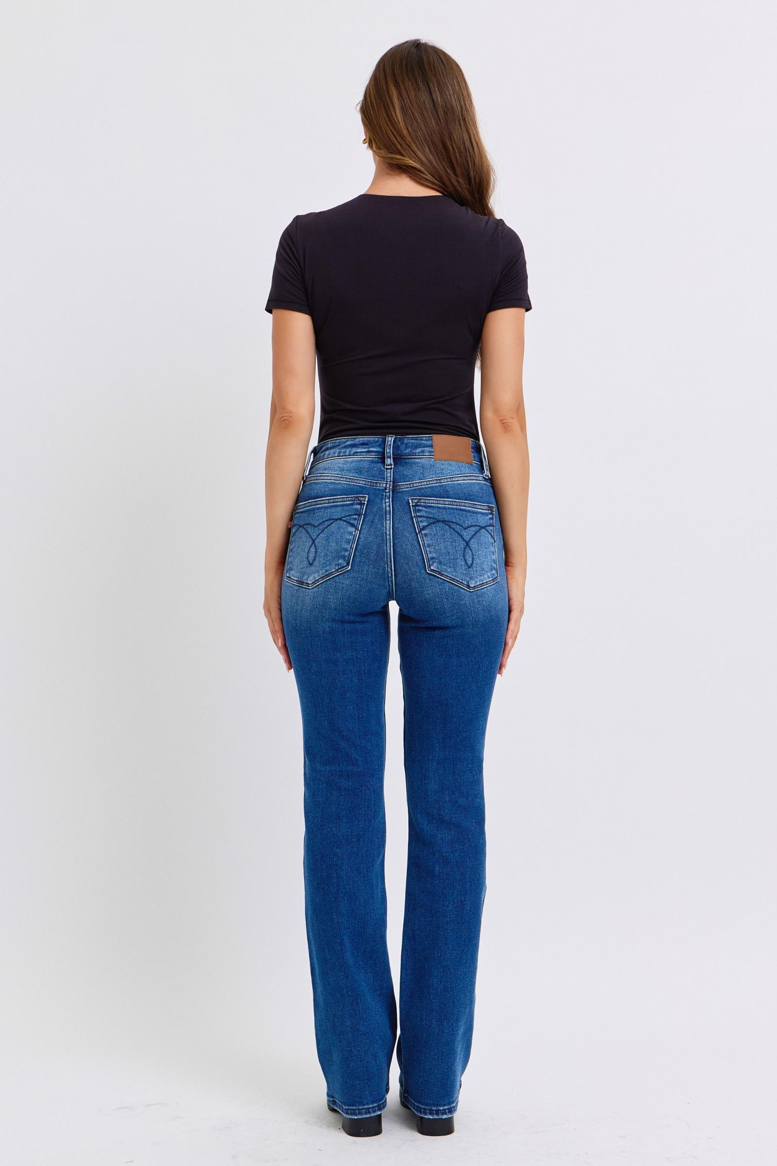 Judy Blue Mid-Rise Bootcut Jeans with thermal Lining. Featuring a mid-rise waist that offers a comfortable and flattering fit, these jeans accentuate the natural waistline. 
The bootcut silhouette flares slightly at the leg opening, creating a classic and elongating look. 
Designed with a thin thermal lining, these jeans provide lightweight warmth, making them perfect for cooler days. Back view