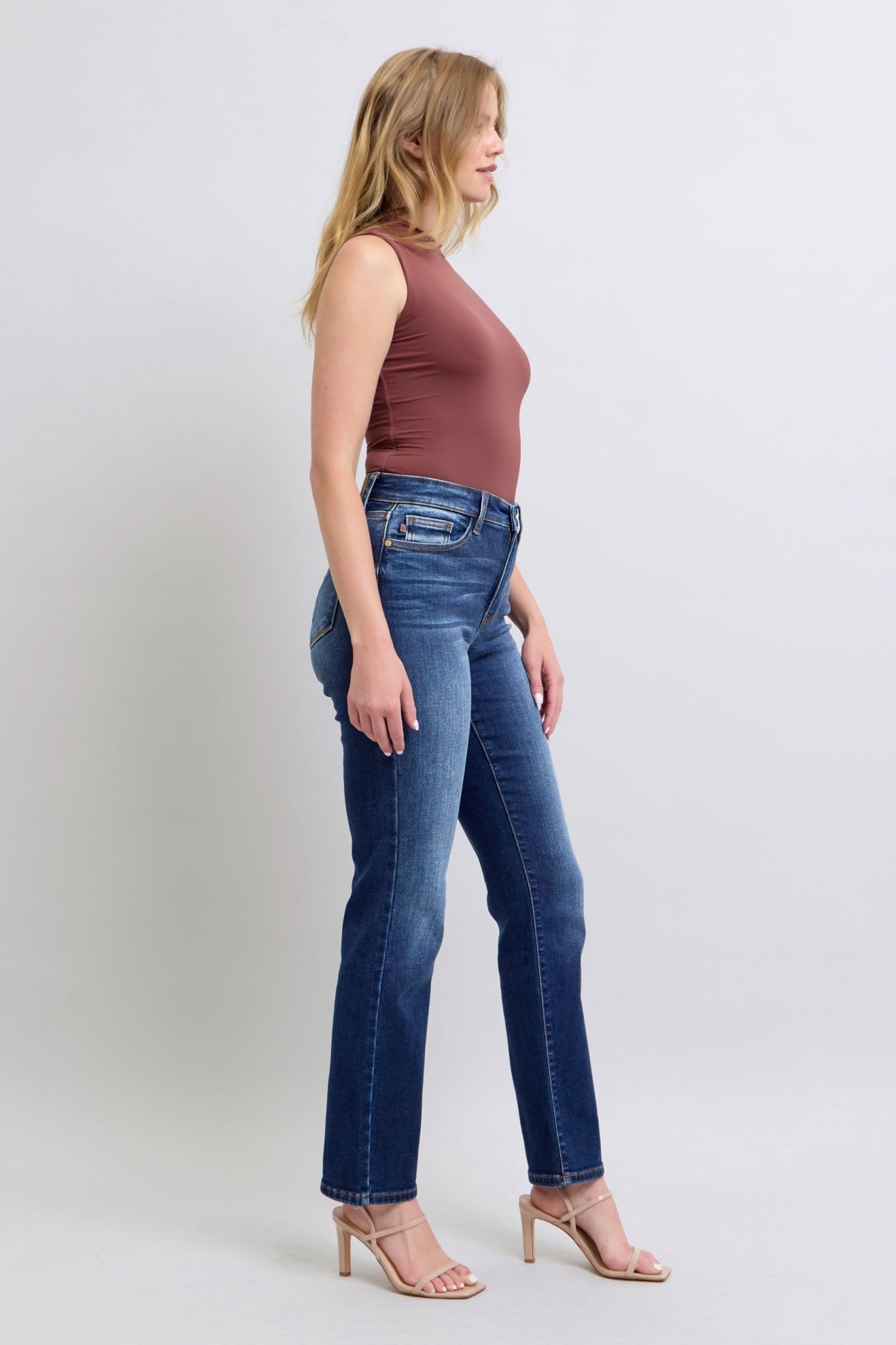 Judy Blue Washed Straight Leg Jeans with Pockets are a practical and fashionable choice for your everyday wardrobe. The washed finish gives them a laid-back and casual feel, while the straight leg cut offers a flattering silhouette. The addition of pockets adds functionality and convenience, making these jeans a perfect blend of style and practicality. Right side view